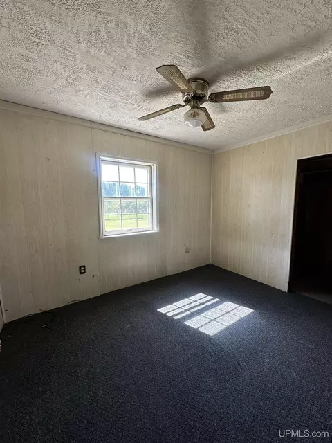 Bedroom - 6038 29th, Gladstone, MI 49837 photo 1 of 2