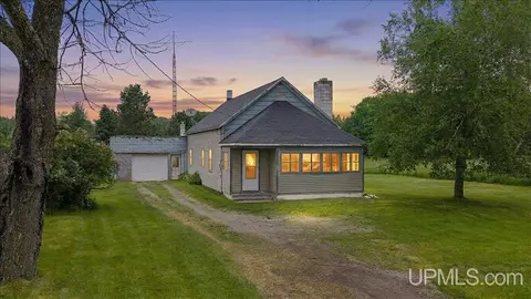 Exterior - 6038 29th, Gladstone, MI 49837 photo 2 of 3