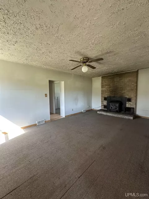 Living - 6038 29th, Gladstone, MI 49837 photo 1 of 2
