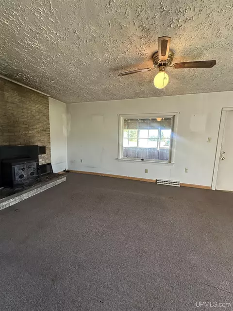 Living - 6038 29th, Gladstone, MI 49837 photo 2 of 2