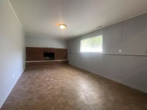 Living - 1691 Mcalpine, Mount Morris, MI 48458 photo 3 of 3