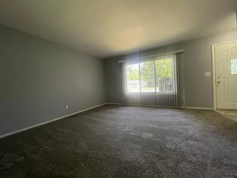 Living - 1691 Mcalpine, Mount Morris, MI 48458 photo 2 of 3