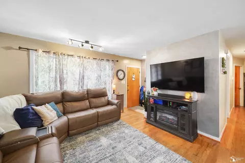 Living - 3264 Maple, Melvindale, MI 48122 photo 2 of 2