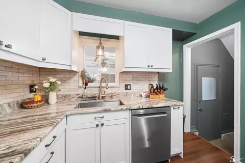 Kitchen - 3264 Maple, Melvindale, MI 48122 photo 2 of 4