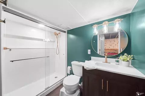 Bath - 3264 Maple, Melvindale, MI 48122 photo 3 of 4