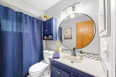 Bath - 3264 Maple, Melvindale, MI 48122 photo 1 of 4