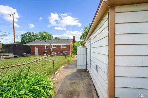 Exterior - 3264 Maple, Melvindale, MI 48122 photo 13 of 14