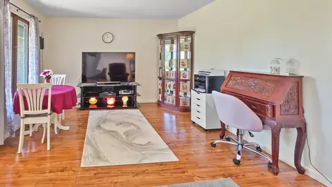 Living - 6089 N Seymour, Flushing, MI 48433 photo 3 of 4