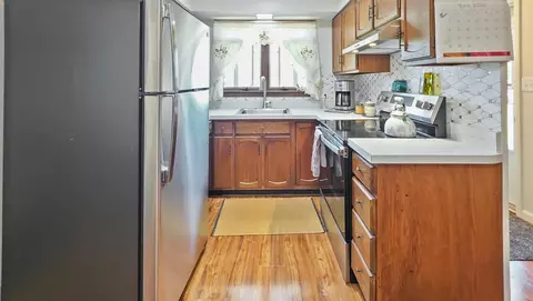 Kitchen - 6089 N Seymour, Flushing, MI 48433 photo 4 of 7