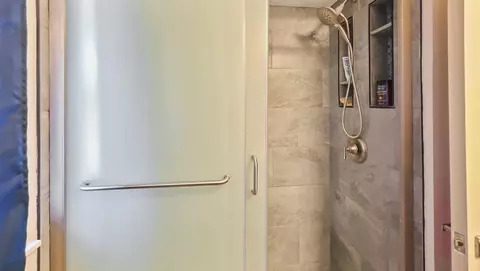 Bath - 6089 N Seymour, Flushing, MI 48433 photo 2 of 5
