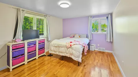 Bedroom - 6089 N Seymour, Flushing, MI 48433 photo 2 of 6