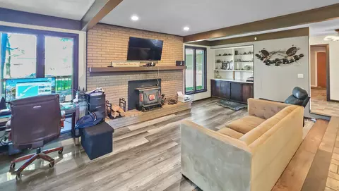 Living - 6089 N Seymour, Flushing, MI 48433 photo 2 of 4