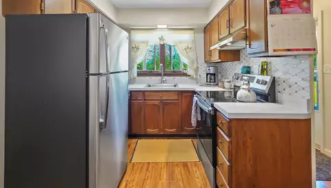 Kitchen - 6089 N Seymour, Flushing, MI 48433 photo 5 of 7