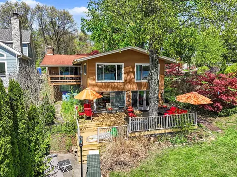 50575 W Lakeshore, Dowagiac, MI 49047