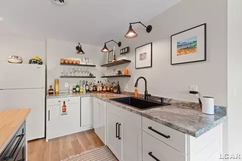 Kitchen - 575 Budlong, Adrian, MI 49221 photo 13 of 14
