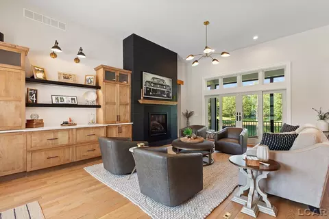 Living - 575 Budlong, Adrian, MI 49221 photo 4 of 8