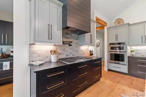 Kitchen - 575 Budlong, Adrian, MI 49221 photo 6 of 14