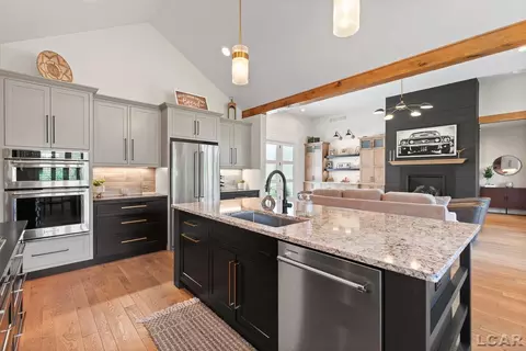 Kitchen - 575 Budlong, Adrian, MI 49221 photo 5 of 14