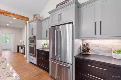 Kitchen - 575 Budlong, Adrian, MI 49221 photo 7 of 14