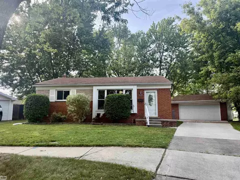 26093 La Salle Ct, Roseville, MI 48066