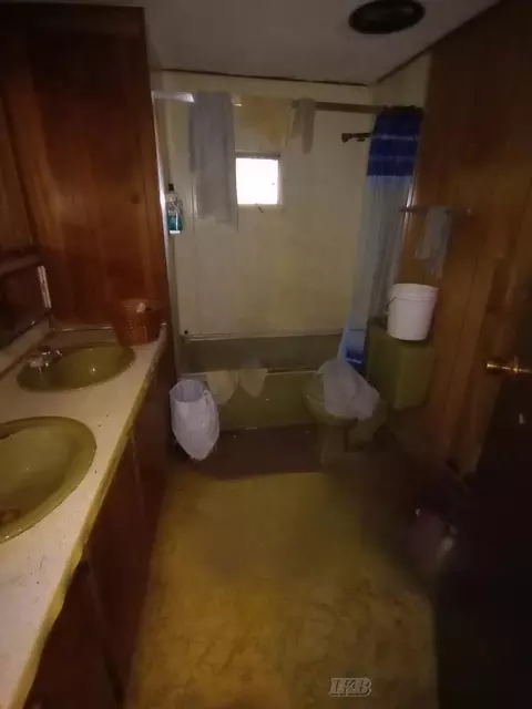 Bath - 404 Lockwood, Gladwin, MI 48624 photo 1 of 1
