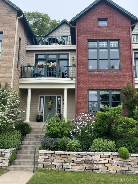 219 N Lakeshore UNIT NO 5, Marquette, MI 49855