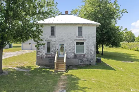 2808 Carleton Rockwood, Carleton, MI 48117