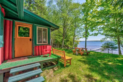 W17351 Deshetler, Curtis, MI 49820