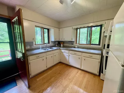 Kitchen - 90 Green, Michigamme, MI 49861 photo 2 of 2