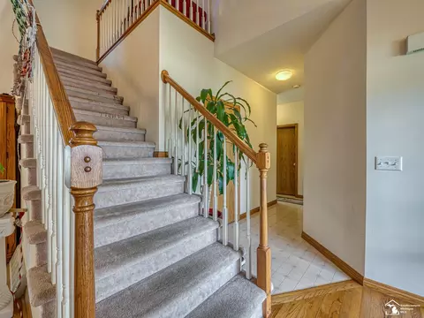 Entry Way - 2960 E Country, Monroe, MI 48162 photo 2 of 5