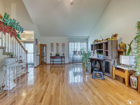Living - 2960 E Country, Monroe, MI 48162 photo 4 of 5