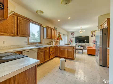 Kitchen - 2960 E Country, Monroe, MI 48162 photo 1 of 3