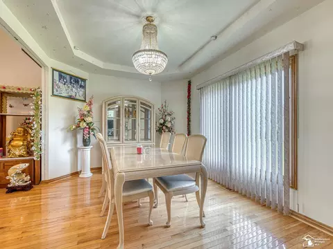 Dining - 2960 E Country, Monroe, MI 48162 photo 2 of 3