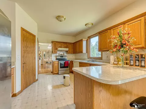 Kitchen - 2960 E Country, Monroe, MI 48162 photo 2 of 3