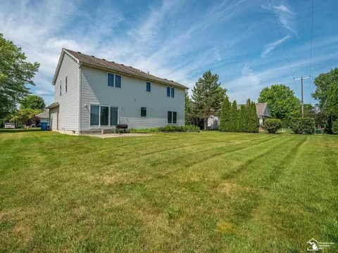 Exterior - 2960 E Country, Monroe, MI 48162 photo 5 of 9