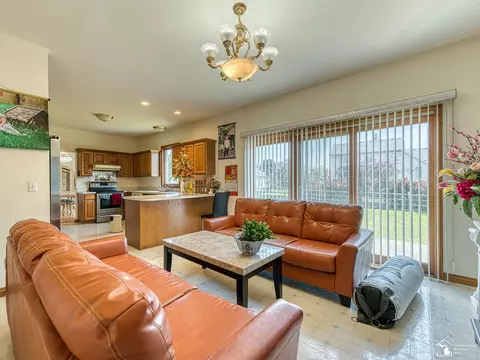Living - 2960 E Country, Monroe, MI 48162 photo 3 of 5