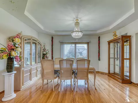 Dining - 2960 E Country, Monroe, MI 48162 photo 3 of 3