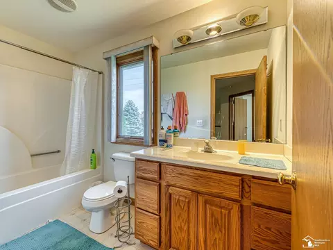 Bath - 2960 E Country, Monroe, MI 48162 photo 3 of 3