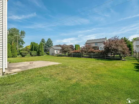 Exterior - 2960 E Country, Monroe, MI 48162 photo 8 of 9