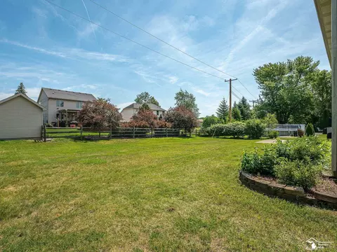 Exterior - 2960 E Country, Monroe, MI 48162 photo 6 of 9