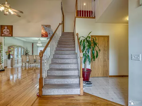 Entry Way - 2960 E Country, Monroe, MI 48162 photo 3 of 5