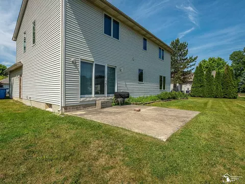 Exterior - 2960 E Country, Monroe, MI 48162 photo 3 of 9