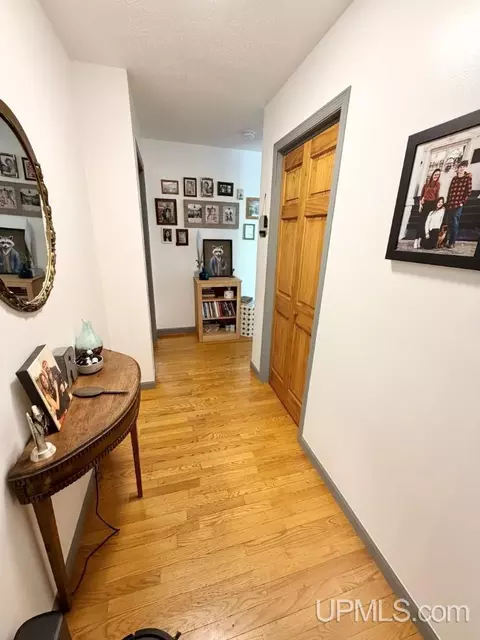 Entry Way - 78 Co Rd Gy, Ishpeming, MI 49849 photo 1 of 2