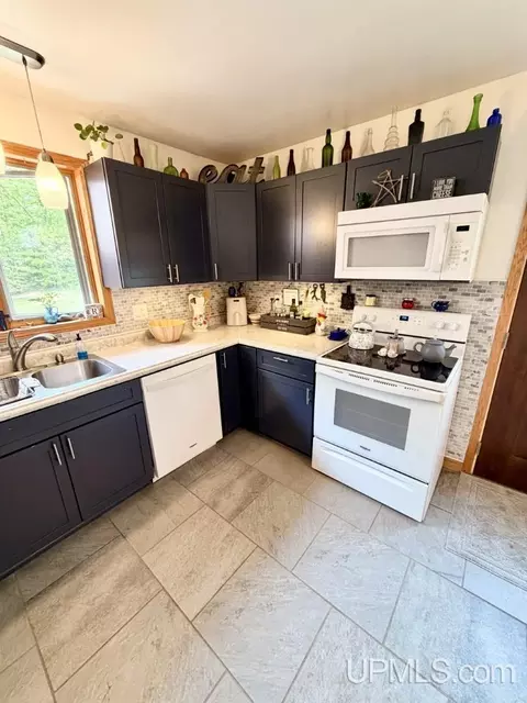 Kitchen - 78 Co Rd Gy, Ishpeming, MI 49849 photo 4 of 4