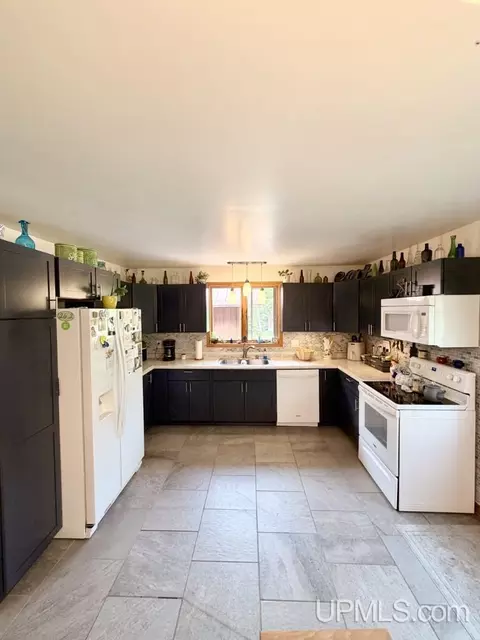 Kitchen - 78 Co Rd Gy, Ishpeming, MI 49849 photo 2 of 4