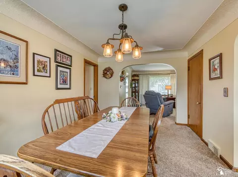 Dining - 831 Wolverine, Monroe, MI 48161 photo 2 of 2
