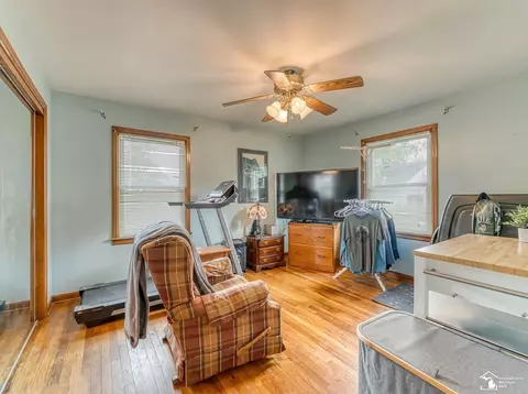 Living - 831 Wolverine, Monroe, MI 48161 photo 5 of 6