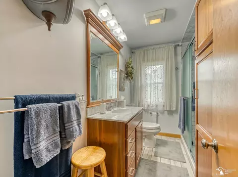 Bath - 831 Wolverine, Monroe, MI 48161 photo 1 of 3