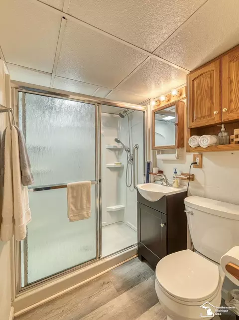 Bath - 831 Wolverine, Monroe, MI 48161 photo 3 of 3
