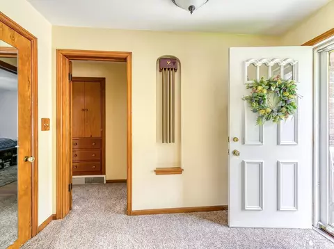 Entry Way - 831 Wolverine, Monroe, MI 48161 photo 2 of 6